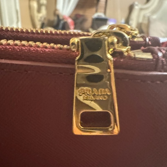 Prada Saffiano Galleria Double Zip Tote. Barely used. Like new Condition. - Picture 7 of 16